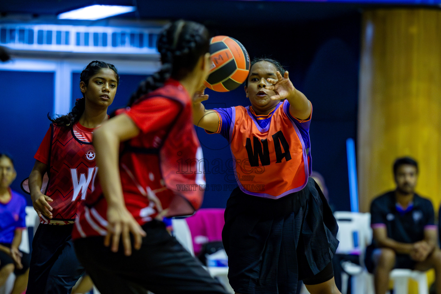 Iskandhar School vs Ghiyasuddin International School in the U15 Finals of Inter-school Netball Tournament held in Social Center at Male', Maldives on Monday, 26th August 2024. Photos: Hassan Simah / images.mv