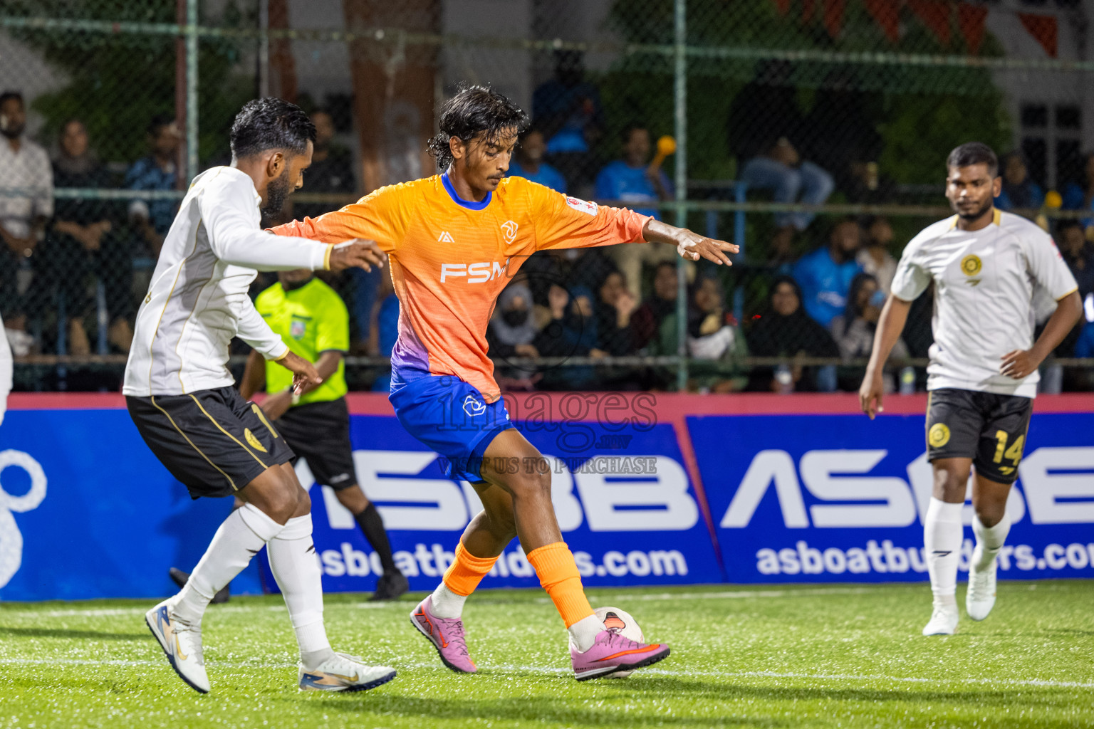 Team FSM vs Prison Club Day 8 of Club Maldives Cup 2025 was held in Rehendhi Futsal Ground, Hulhumale', Maldives on Wednesday, 8 October 2025. 
Photos: Hassan Simah / images.mv