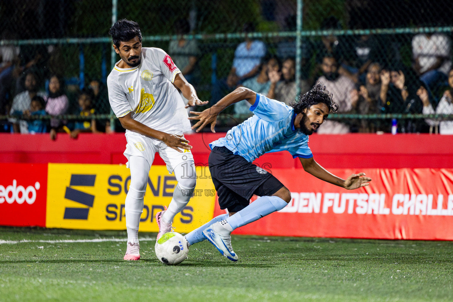 Hdh Neykurendhoo VS Hdh Finey in Day 9 of Golden Futsal Challenge 2025 was held on Monday, 13th January 2025, in Hulhumale', Maldives Photos: Nausham Waheed , Ismail Thoriq / images.mv