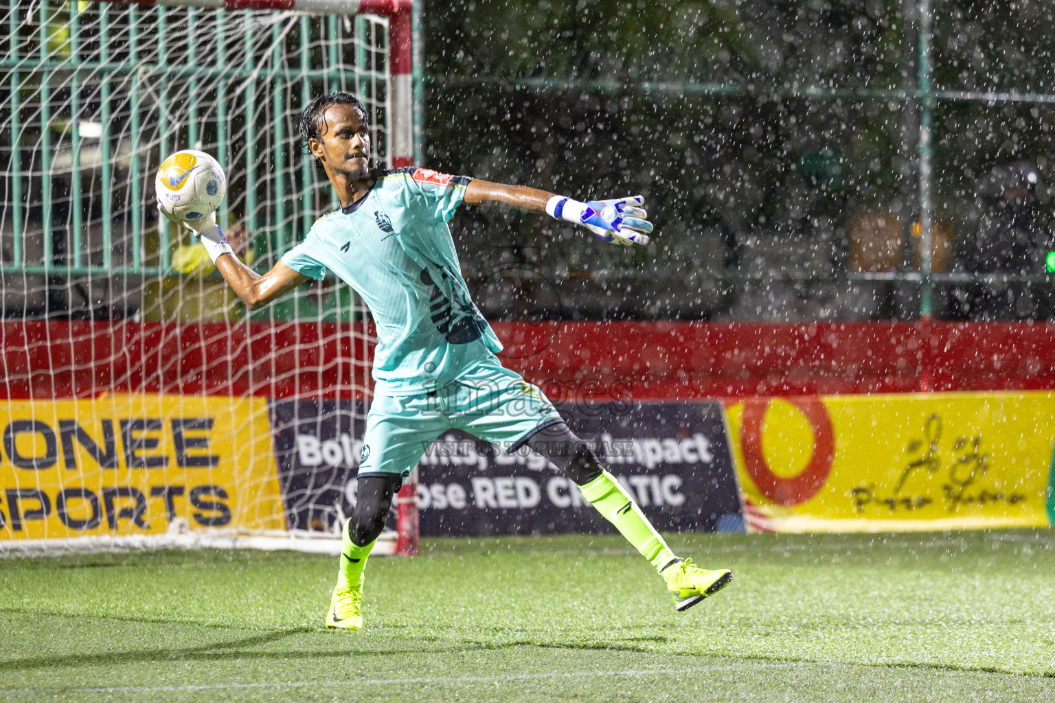 K Gulhi VS K Kaashidhoo on Day 20 of Golden Futsal Challenge 2025 was held on Friday, 24 January 2025, in Hulhumale', Maldives. 
Photos: Hassan Simah / images.mv