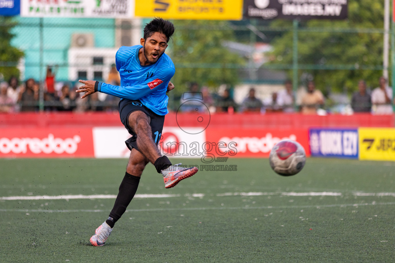 GDh. Gadhdhoo  VS  GDh. Hoandedhdhoo in Day 12 of Golden Futsal Challenge 2024 was held on Friday, 26th January 2024, in Hulhumale', Maldives 
Photos: Hassan Simah / images.mv