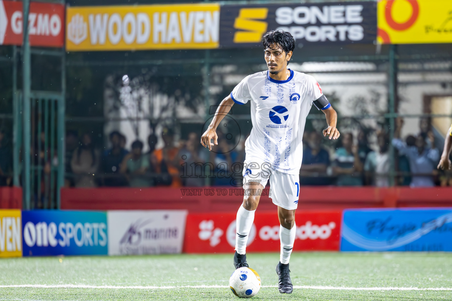 V Felidhoo vs V Keyodhoo in Atoll Round Final on Day 22 of Golden Futsal Challenge 2025 was held on Sunday , 26th January 2025, in Hulhumale', Maldives.
Photos: Ismail Thoriq / images.mv
