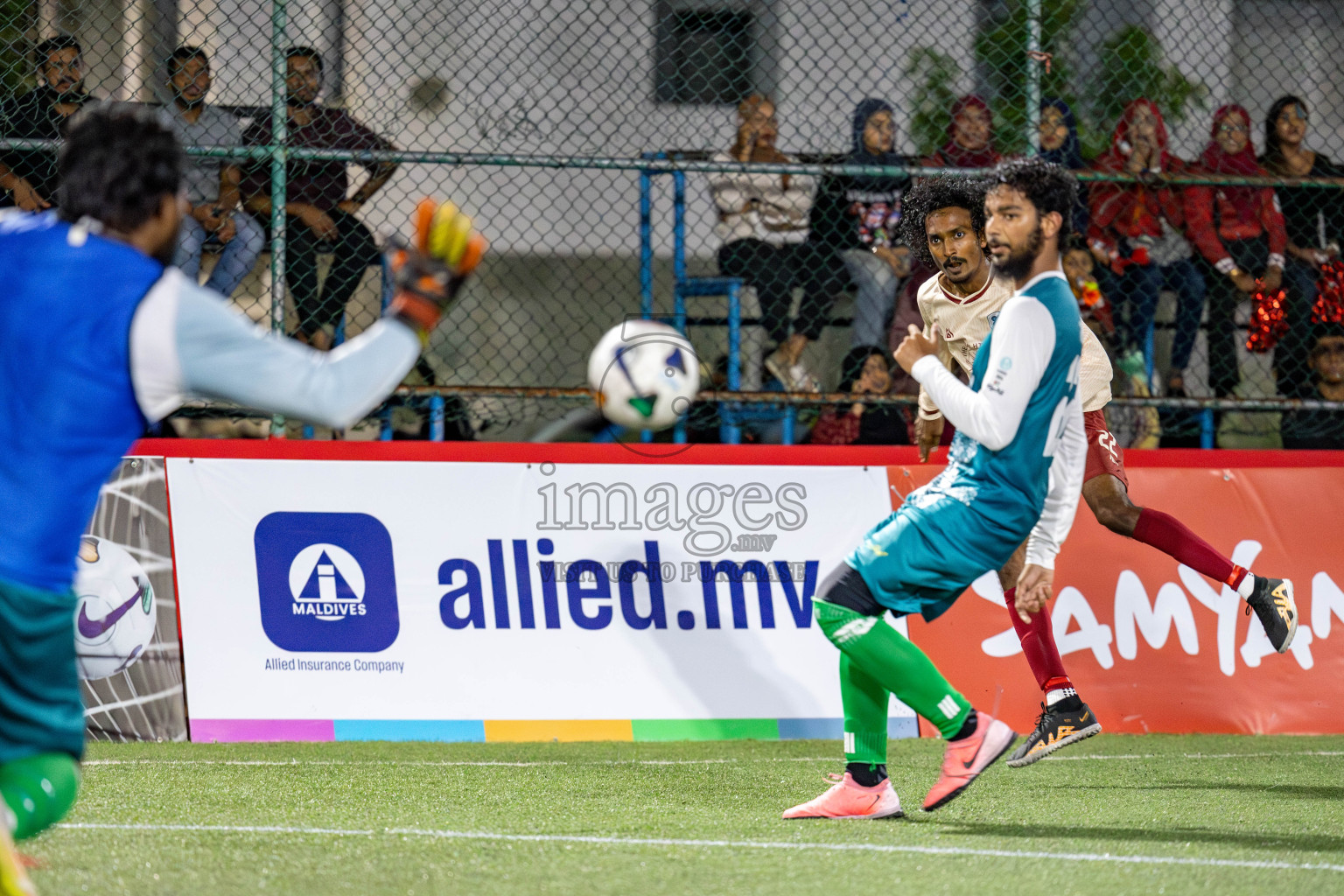 CLUB 220 vs HES CLUB Maldives Classic 2024 held in Rehendi Futsal Ground, Hulhumale', Maldives on Thursday, 12th September 2024. 
Photos: Hassan Simah / images.mv