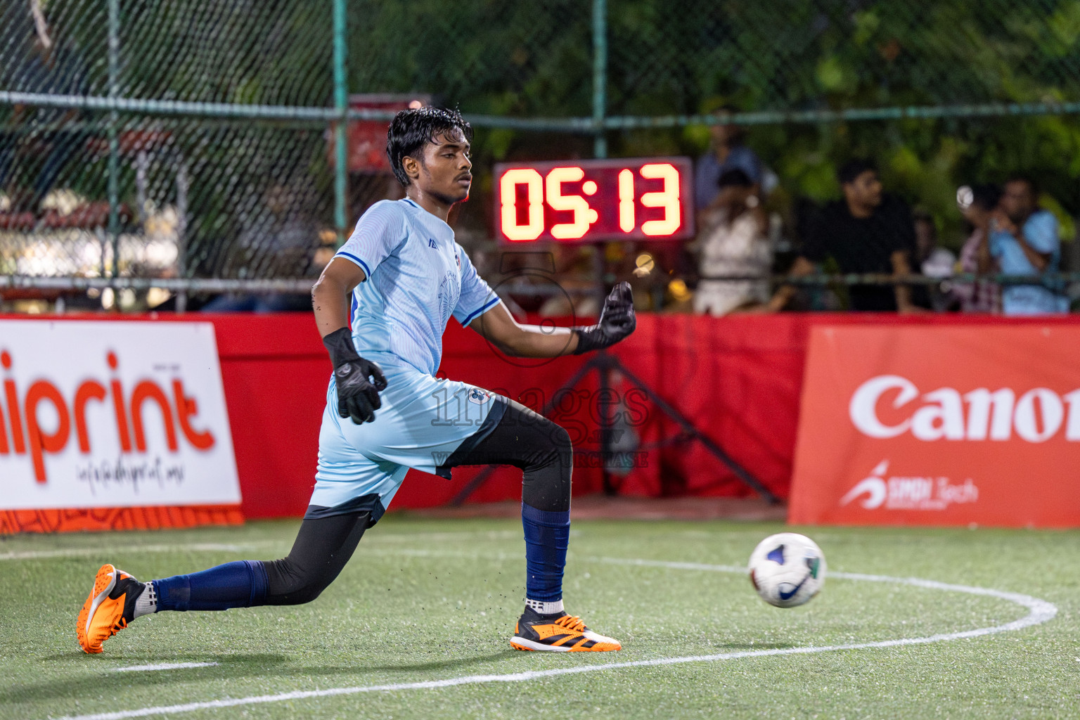 CLUB 220 vs HES CLUB Maldives Classic 2024 held in Rehendi Futsal Ground, Hulhumale', Maldives on Thursday, 12th September 2024. 
Photos: Hassan Simah / images.mv