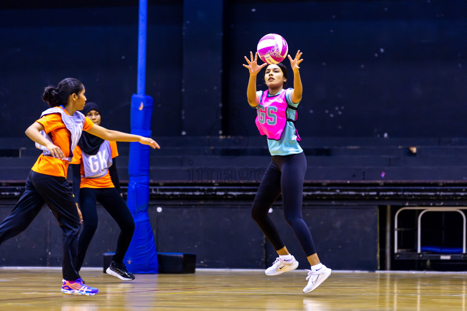 Invicto Sports Club vs MV Netters in Division 2 of National Netball Tournament 2025 held in Ekuveni Netball Court at Male', Maldives on Saturday, 24th May 2025. Photos: Hassan Simah / images.mv