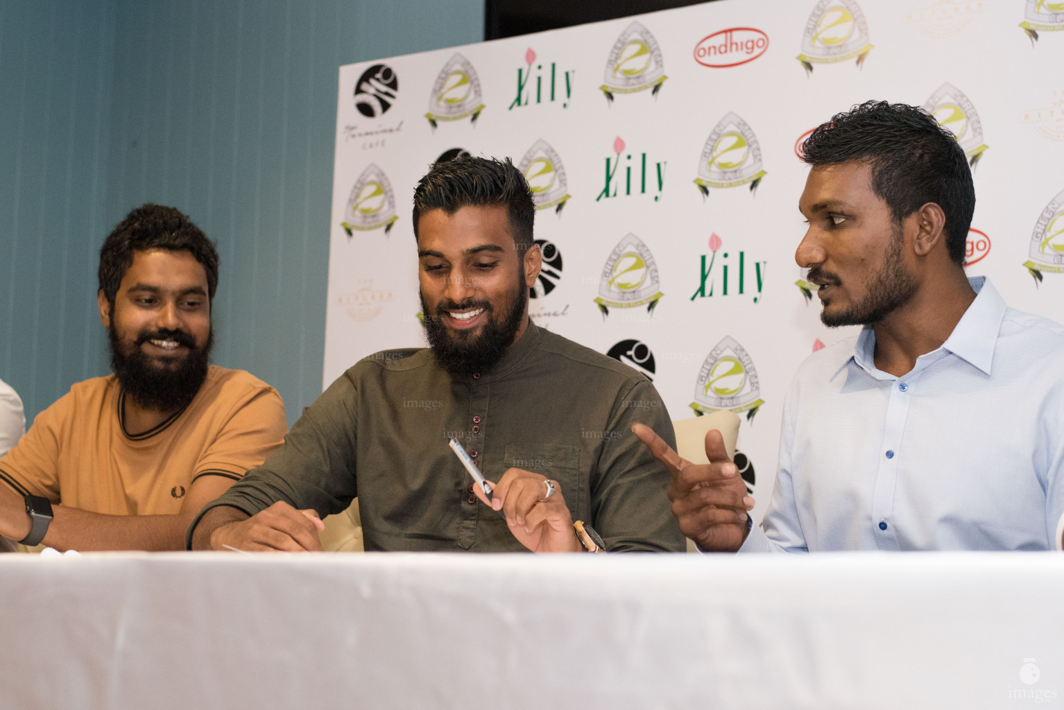 Ashfaq and Umair signs to Club Green Streets, Sunday 10th February 2019 (Images.mv Photo/Ismail Thoriq)