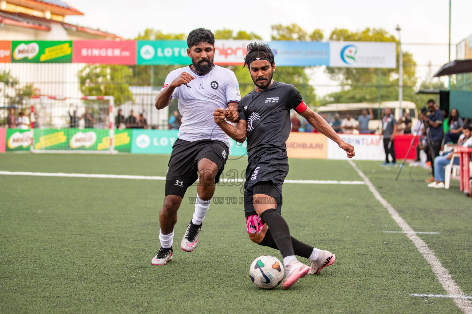 TRADENET VS KULHIVARU VUZARA CLUB in Club Maldives Classic 2024 held in Rehendi Futsal Ground, Hulhumale', Maldives on Friday, 6th September 2024. 
Photos: Hassan Simah / images.mv