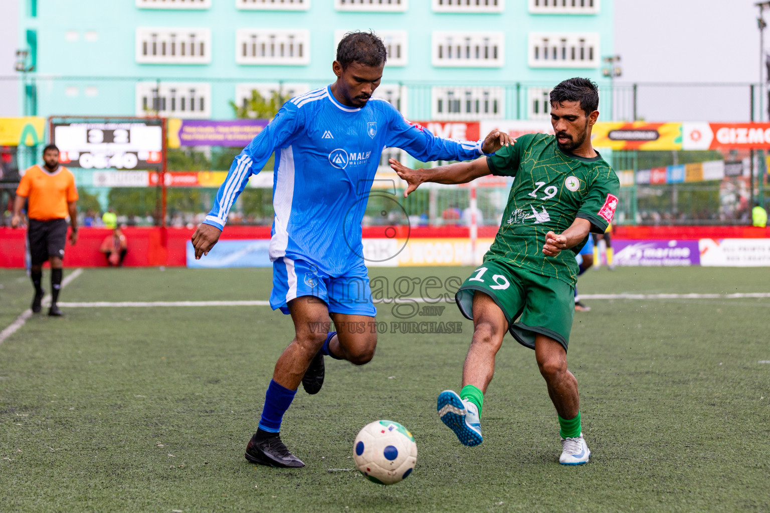 R Maduvvari VS R Alifushi in Day 6 of Golden Futsal Challenge 2025 on Friday, 6th January 2025, in Hulhumale', Maldives 
Photos: Hassan Simah / images.mv