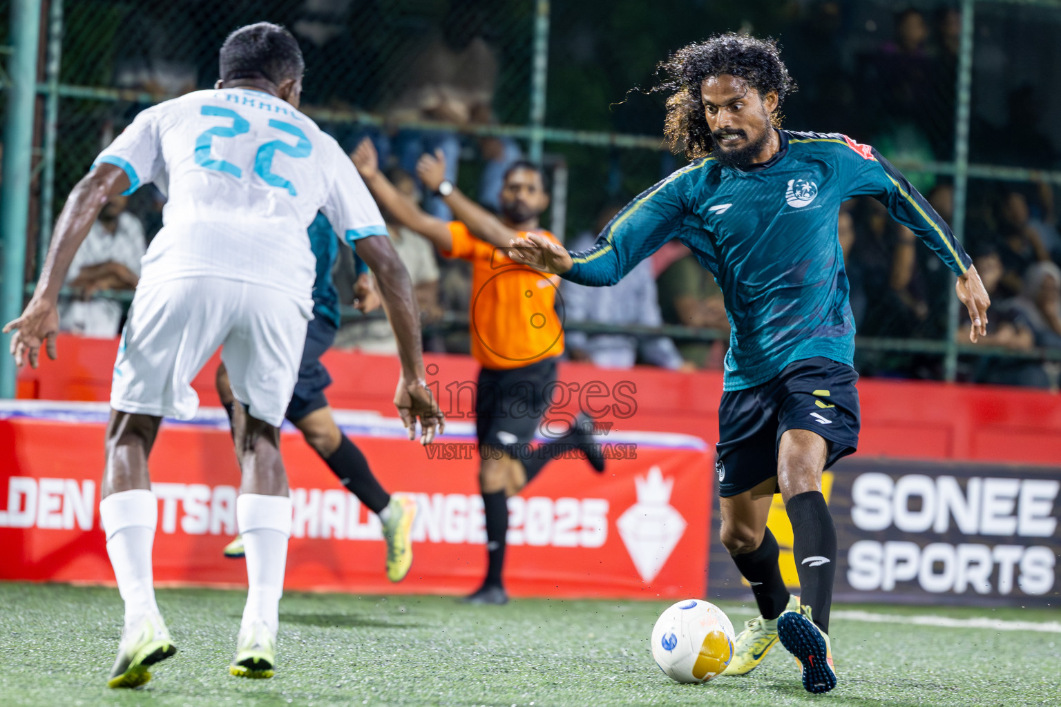 K Thulusdhoo vs K Gulhi in Day 10 of Golden Futsal Challenge 2025 was held on Tuesday, 14th January 2025, in Hulhumale', Maldives Photos: Ismail Thoriq / images.mv