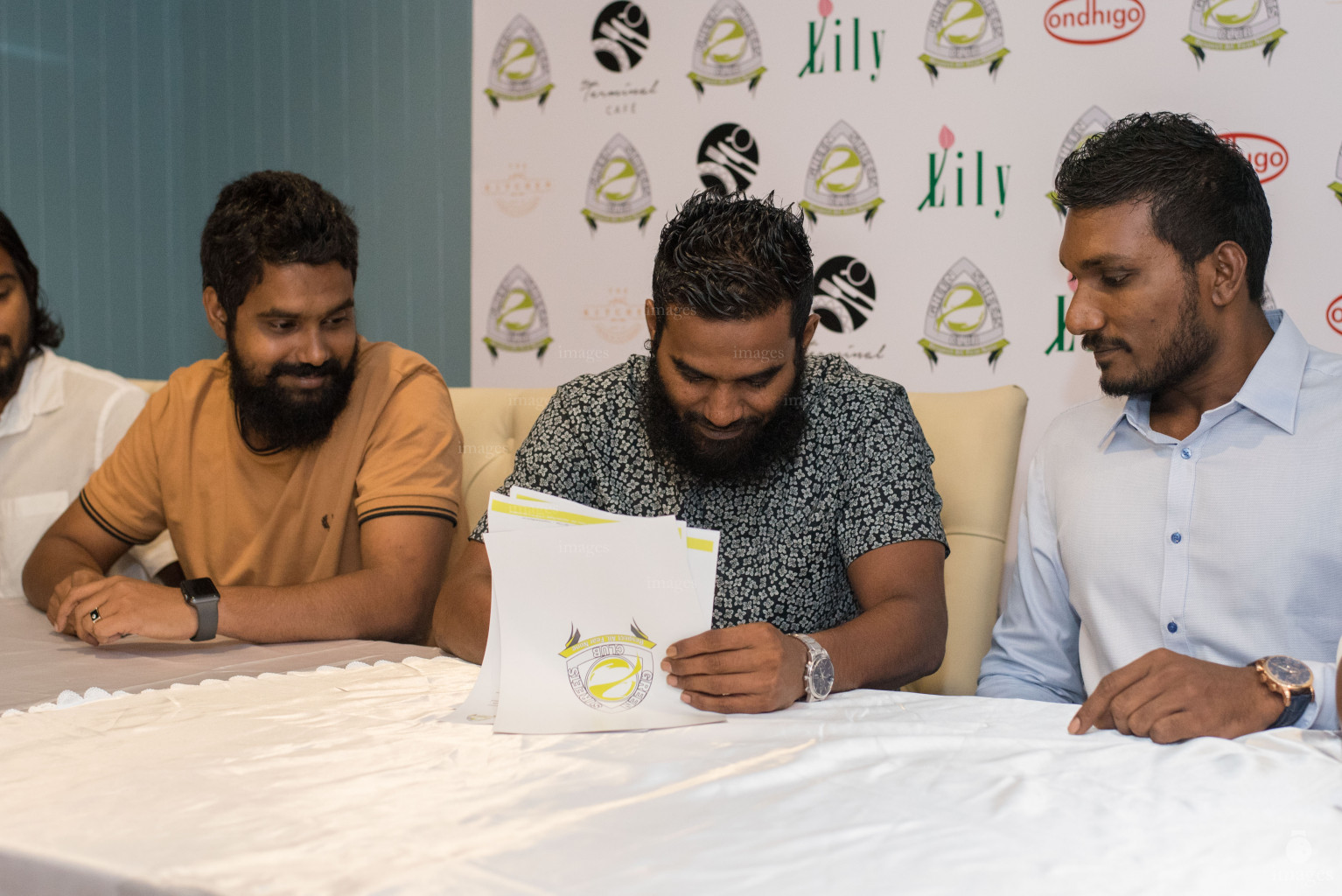 Ashfaq and Umair signs to Club Green Streets, Sunday 10th February 2019 (Images.mv Photo/Ismail Thoriq)