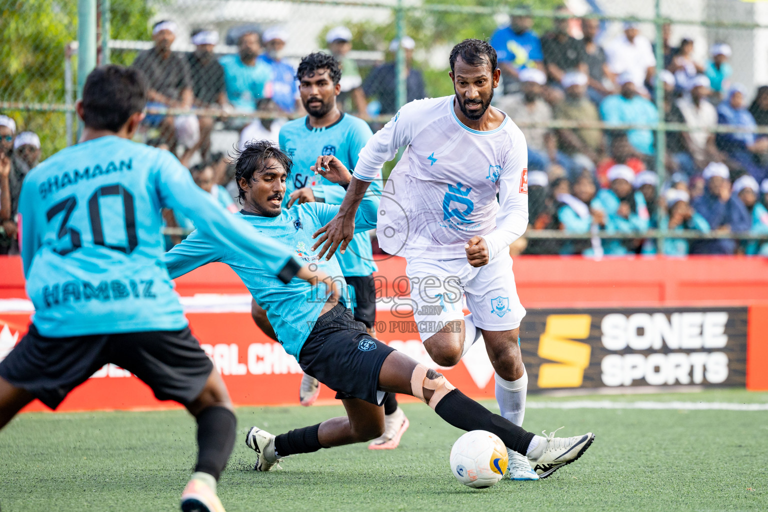 AA. Thoddoo VS AA. Himandhoo in Day 7 of Golden Futsal Challenge 2025 was held on Saturday, 11th January 2025, in Hulhumale', Maldives Photos: Hassan Simah / images.mv