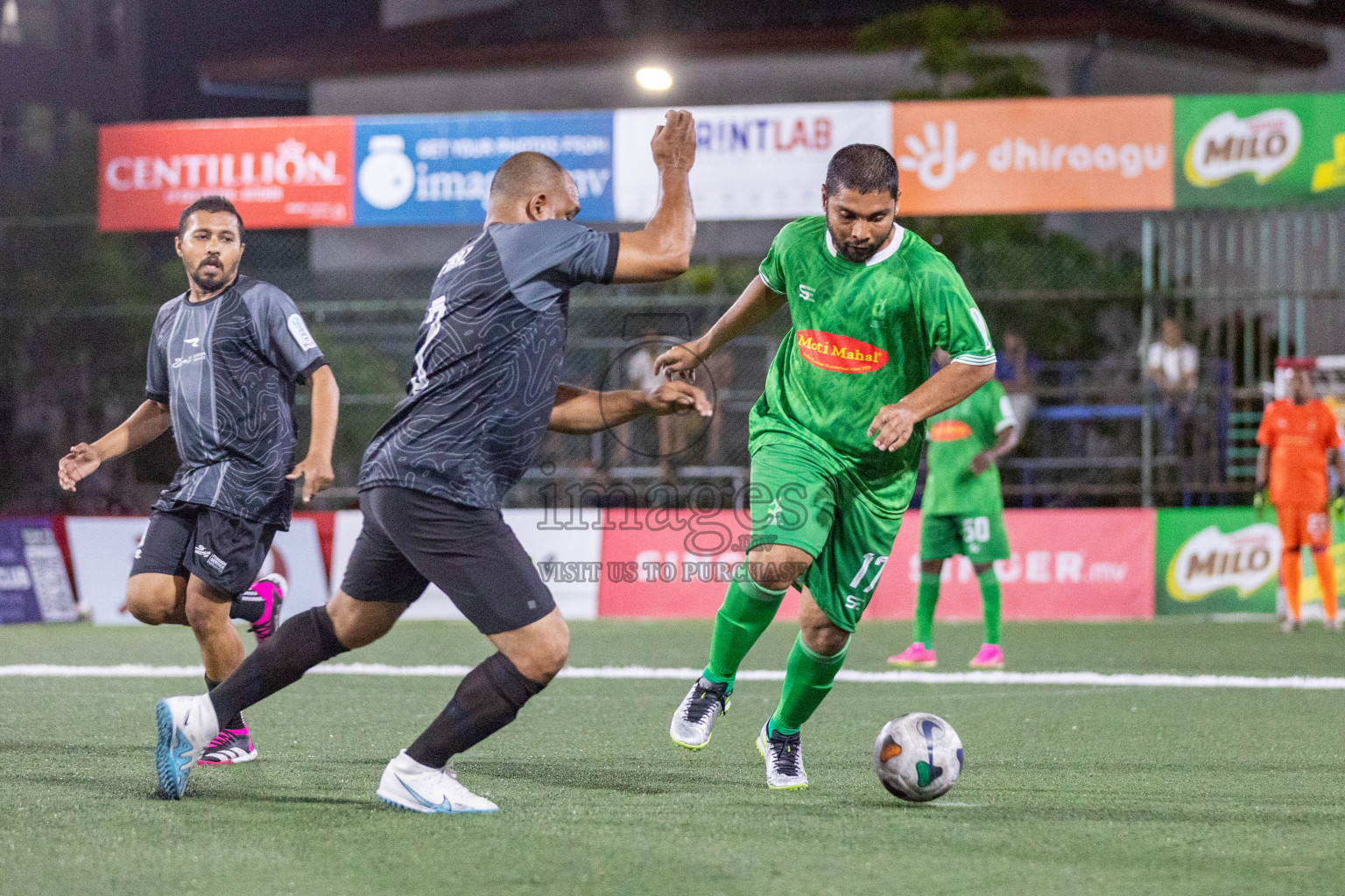 KHAARIJEE VS AGRI RC in Club Maldives Classic 2024 held in Rehendi Futsal Ground, Hulhumale', Maldives on Monday, 9th September 2024. 
Photos: Mohamed Mahfooz Moosa / images.mv