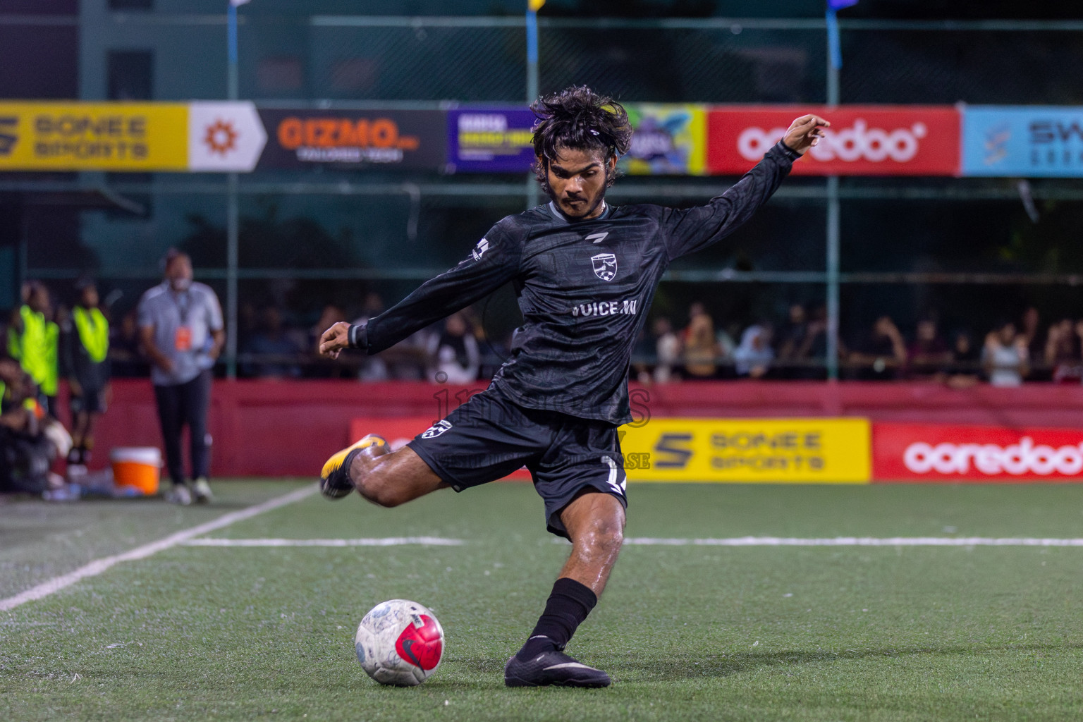 R Inguraidhoo vs R Hulhudhuffaaru in Day 6 of Golden Futsal Challenge 2024 was held on Saturday, 20th January 2024, in Hulhumale', Maldives Photos: Mohamed Mahfooz Moosa / images.mv