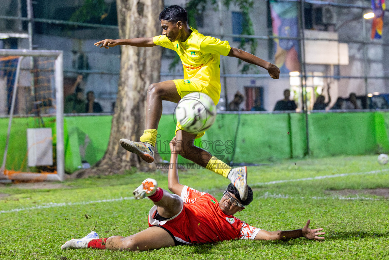 Maziya vs Hurriya (U14) in Day 4 of Dhivehi Youth League 2024 held at Henveiru Stadium on Thursday, 28th November 2024. Photos: Shuu Abdul Sattar/ Images.mv