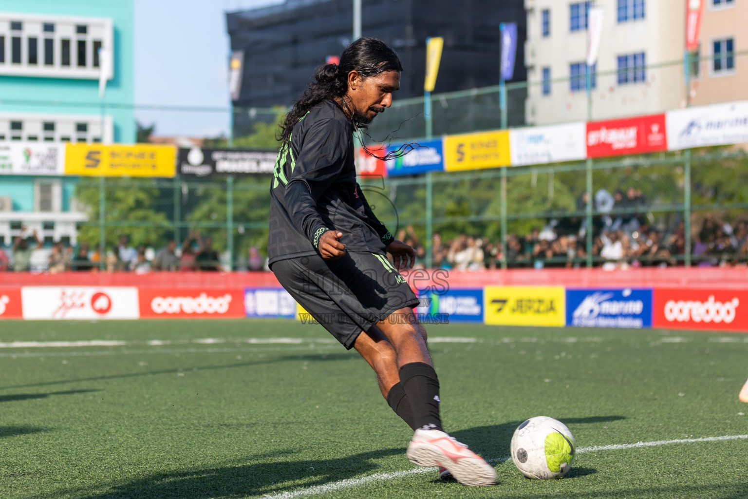 R Maduvvari vs R Dhuvaafaru in Day 5 of Golden Futsal Challenge 2024 was held on Friday, 19th January 2024, in Hulhumale', Maldives Photos: Mohamed Mahfooz Moosa / images.mv