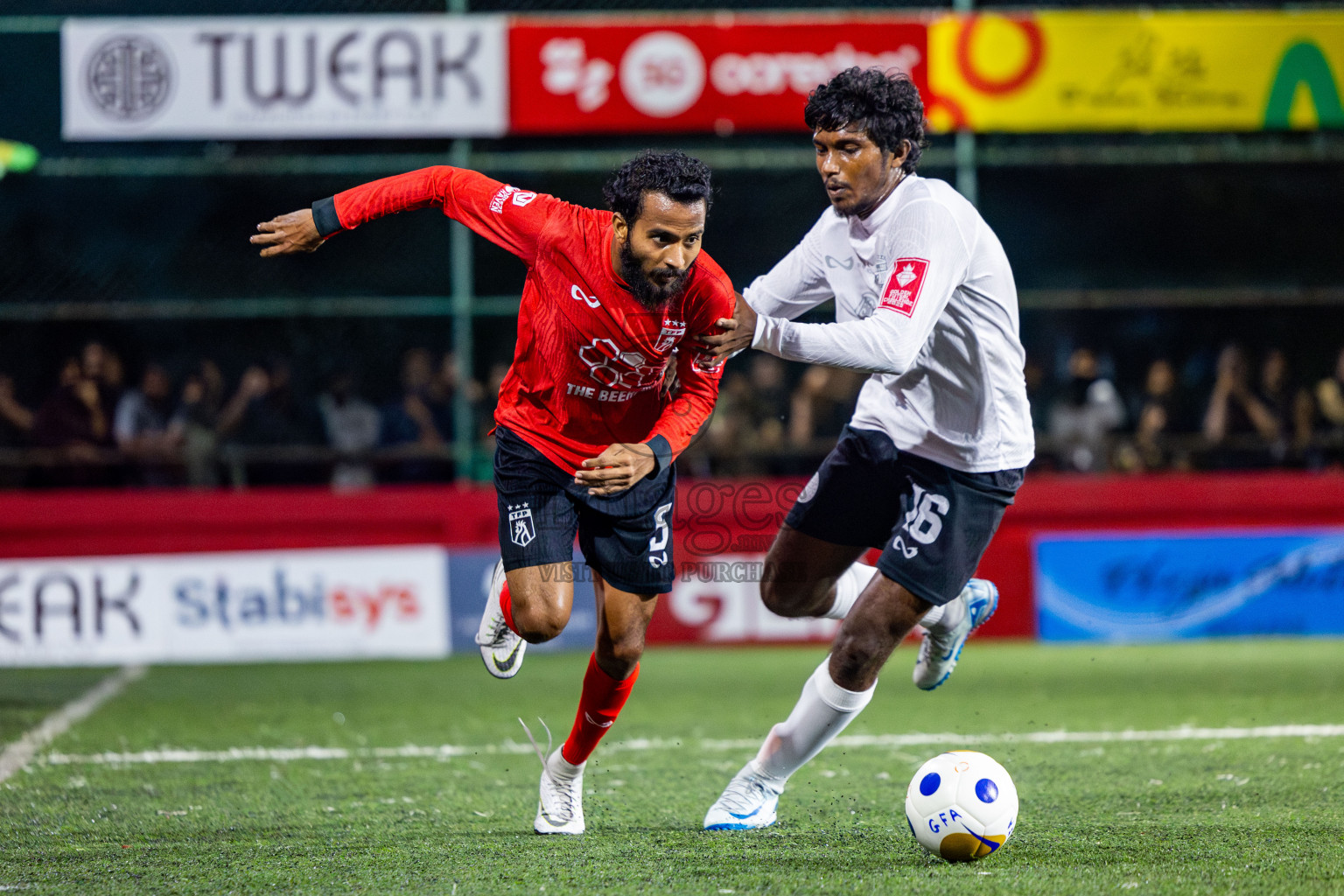Th Omadhoo vs Th Thimarafushi in Day 18 of Golden Futsal Challenge 2025 was held on Wednesday, 22nd January 2025, in Hulhumale', Maldives. Photos: Nausham Waheed / images.mv