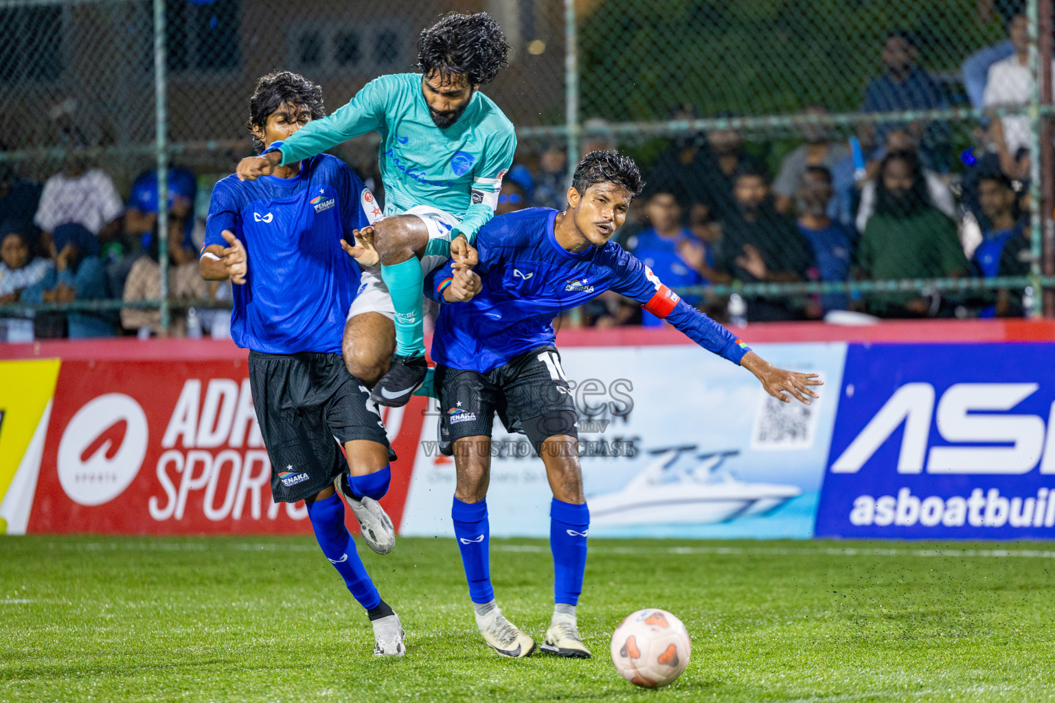 Team FENAKA vs MSRC (Maldivian) in Day 8 of Club Maldives Cup 2025 was held in Rehendhi Futsal Ground, Hulhumale', Maldives on Wednesday, 8th October 2025.
Photos: Ismail Thoriq / images.mv
