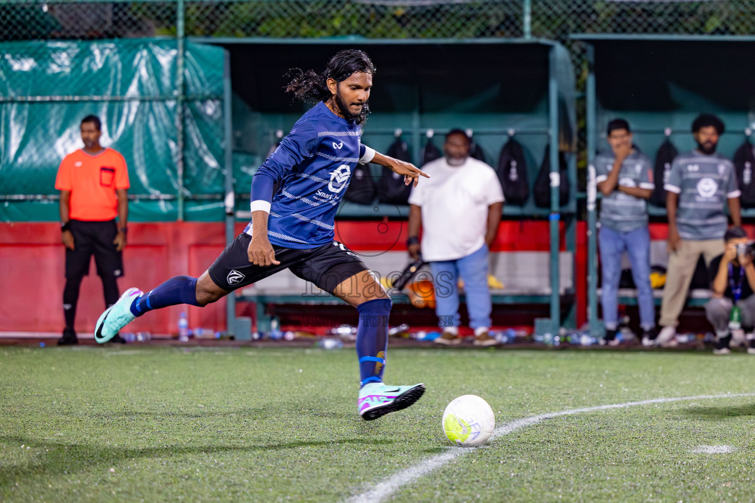 K. Gaafaru VS Dhadimagu in Round of 16 on Day 40 of Golden Futsal Challenge 2024 which was held on Tuesday, 27th February 2024, in Hulhumale', Maldives Photos: Hassan Simah / images.mv