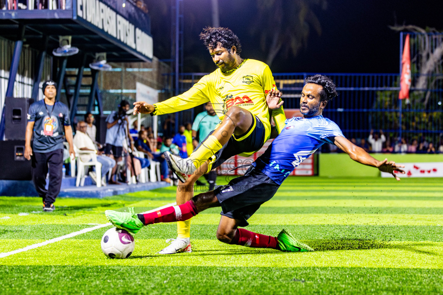 FC Dhunthari vs Vela Sports Club in Day 5 of Eydhafushi Futsal Cup 2024 was held on Friday, 12th April 2024, in B Eydhafushi, Maldives Photos: Nausham Waheed / images.mv