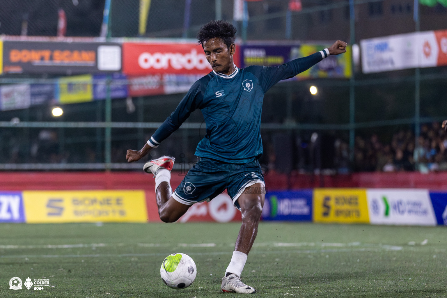 R Dhuvaafaru vs R Alifushi in Day 18 of Golden Futsal Challenge 2024 was held on Thursday, 1st February 2024, in Hulhumale', Maldives Photos: Mohamed Mahfooz Moosa, / images.mv