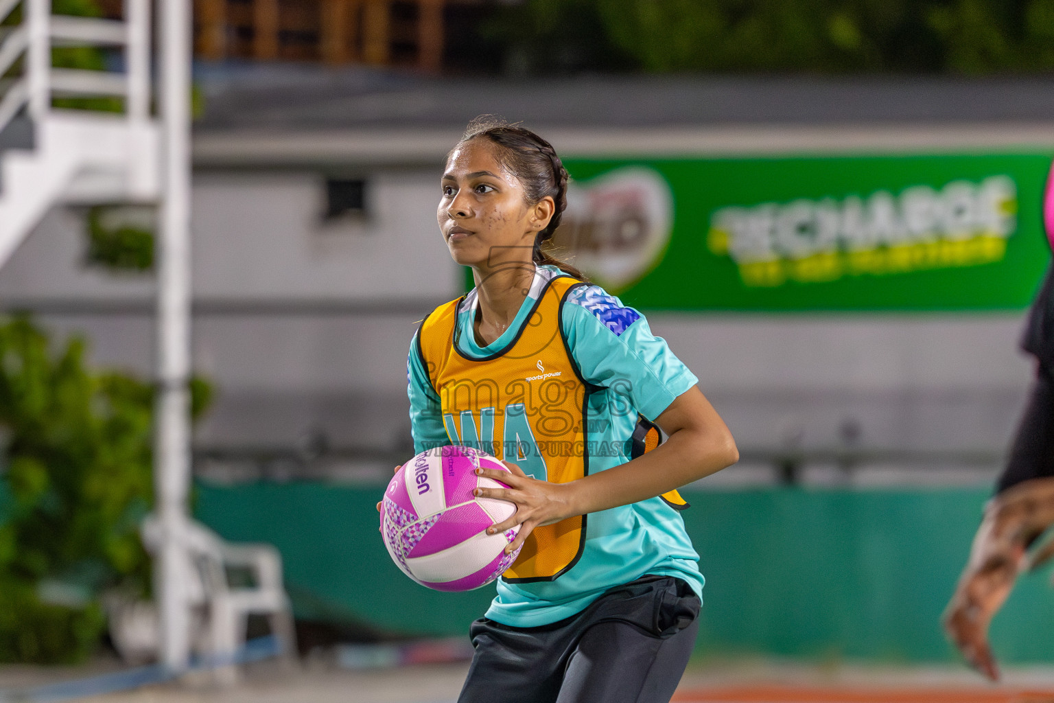 MV Netters vs United Unity Sports Club in Division 2 of of National Netball Tournament 2025 held in Ekuveni Netball Court at Male', Maldives on Thursday, 22nd May 2025. Photos: Mohamed Mahfooz Moosa / images.mv