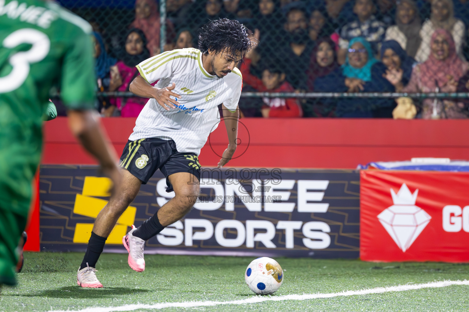 R Rasgetheemu vs R Maduvvari in Day 14 of Golden Futsal Challenge 2025 was held on Saturday, 18th January 2025, in Hulhumale', Maldives. Photos: Ismail Thoriq / images.mv