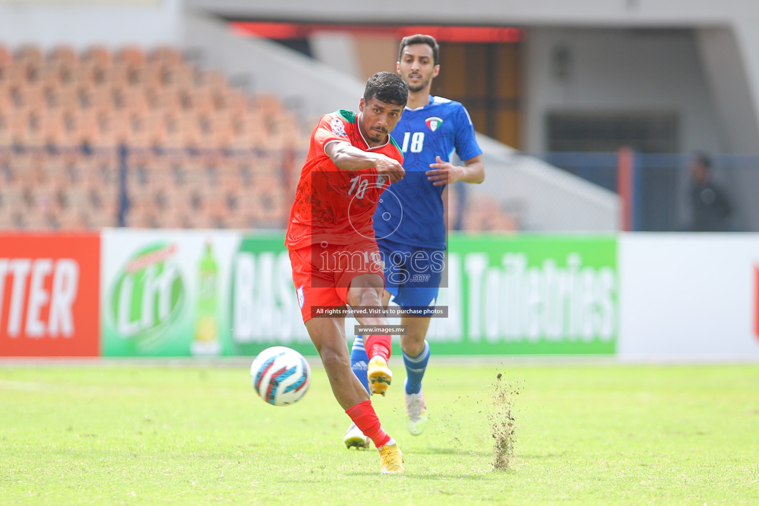 Kuwait vs Bangladesh in the Semi-final of SAFF Championship 2023 held in Sree Kanteerava Stadium, Bengaluru, India, on Saturday, 1st July 2023. Photos: Nausham Waheed, Hassan Simah / images.mv