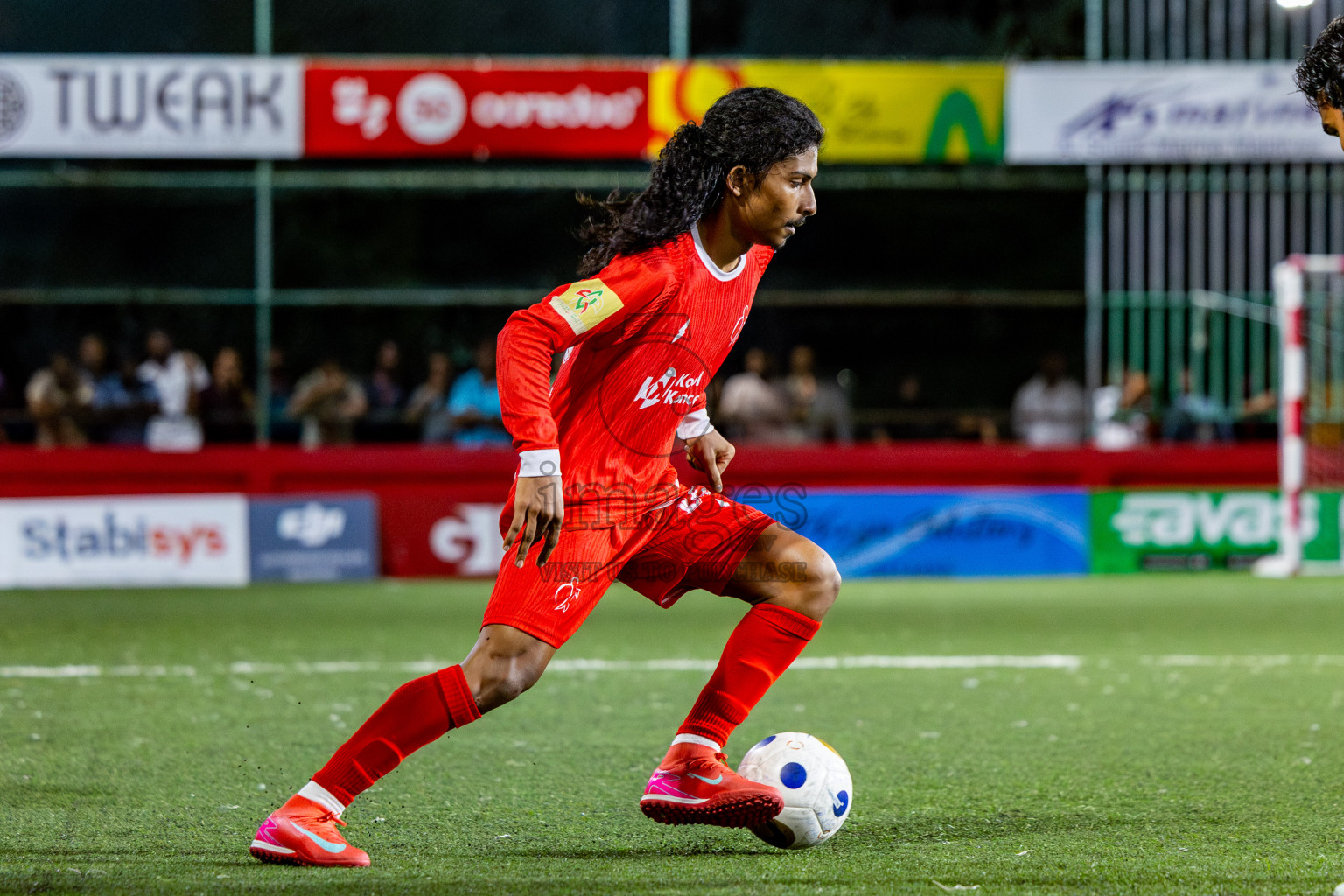 F Dharanboodhoo vs M Dhiggaru in zone round on Day 29 of Golden Futsal Challenge 2025 was held on Sunday , 2nd February 2025, in Hulhumale', Maldives. Photos: Nausham Waheed / images.mv
