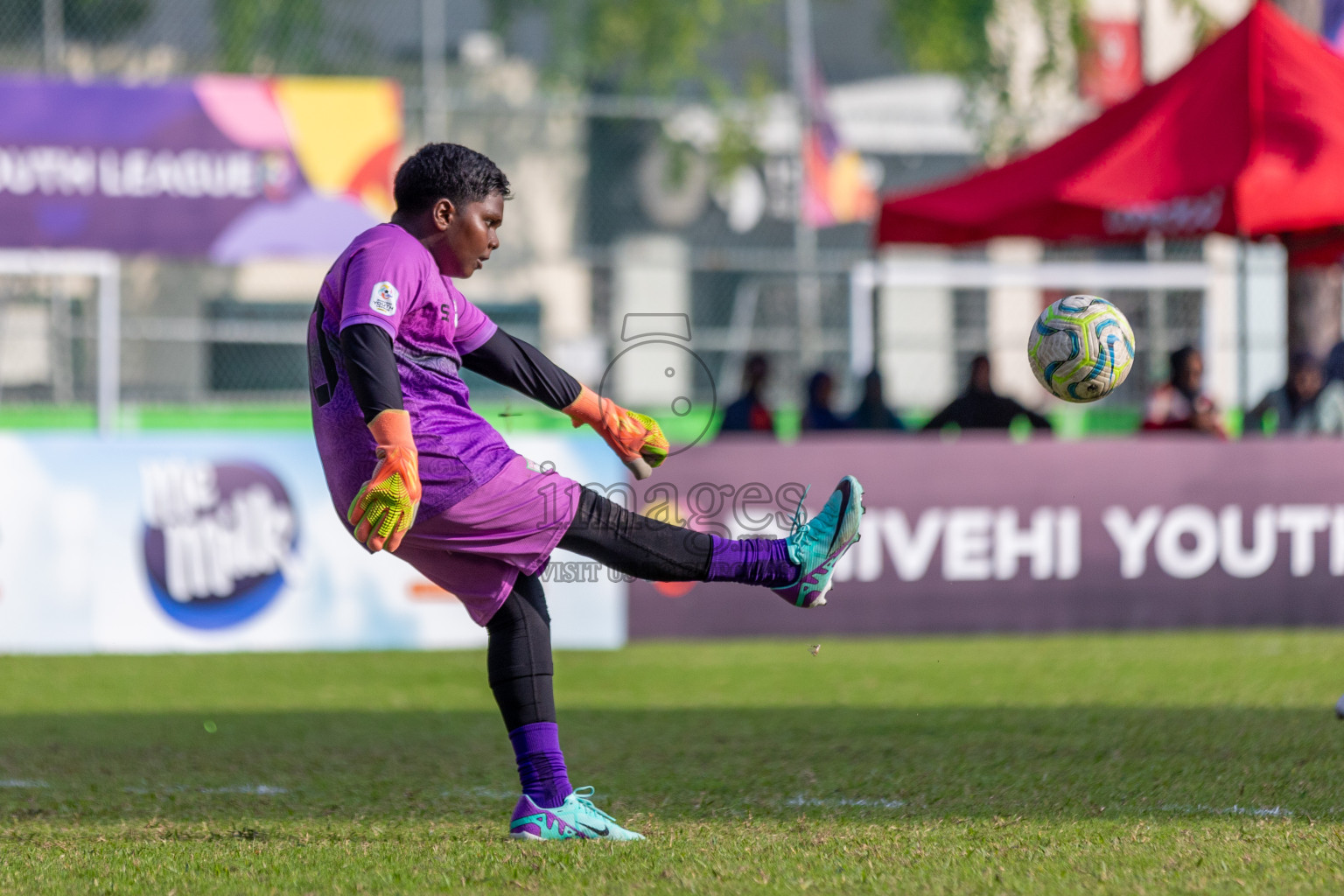 Club Eagles vs Super United Sports (U12) in Day 4 of Dhivehi Youth League 2024 held at Henveiru Stadium on Thursday, 28th November 2024. Photos: Shuu Abdul Sattar/ Images.mv