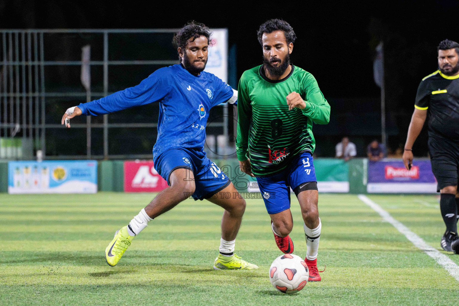 Foemathi JR VS Laamu Blues in Day 2 - Fonadhoo Youth Futsal Challenge 2025 held in Fonadhoo Futsal Stadium, L. Fonadhoo, Maldives on Monday, 27th October 2025 Photos: Arif Rasheed / images.mv