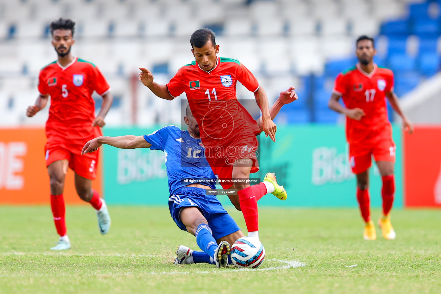 Kuwait vs Bangladesh in the Semi-final of SAFF Championship 2023 held in Sree Kanteerava Stadium, Bengaluru, India, on Saturday, 1st July 2023. Photos: Nausham Waheed, Hassan Simah / images.mv