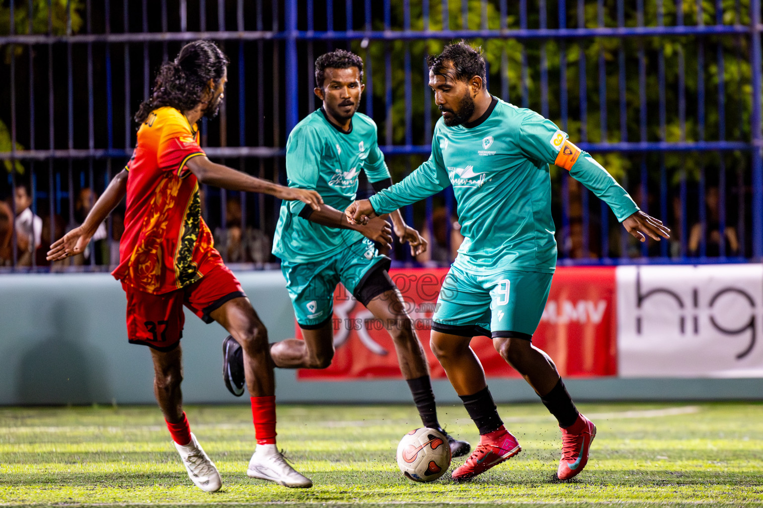 Dharavandhoo vs Thulhaadhoo in Day 3 of Better in Baa Futsal Fiesta 2025 Men's division held in B. Eydhafushi, Maldives on Friday, 7th November 2025. Photos: Nausham Waheed / images.mv