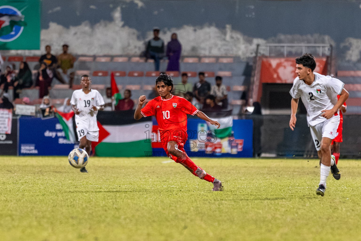 Maldives vs Palestine in an under 17 friendly held in National Football Stadium, Male', Maldives on Thursday, 13 November 2025. 
Photos: Mohamed Mahfooz Moosa / Images.mv