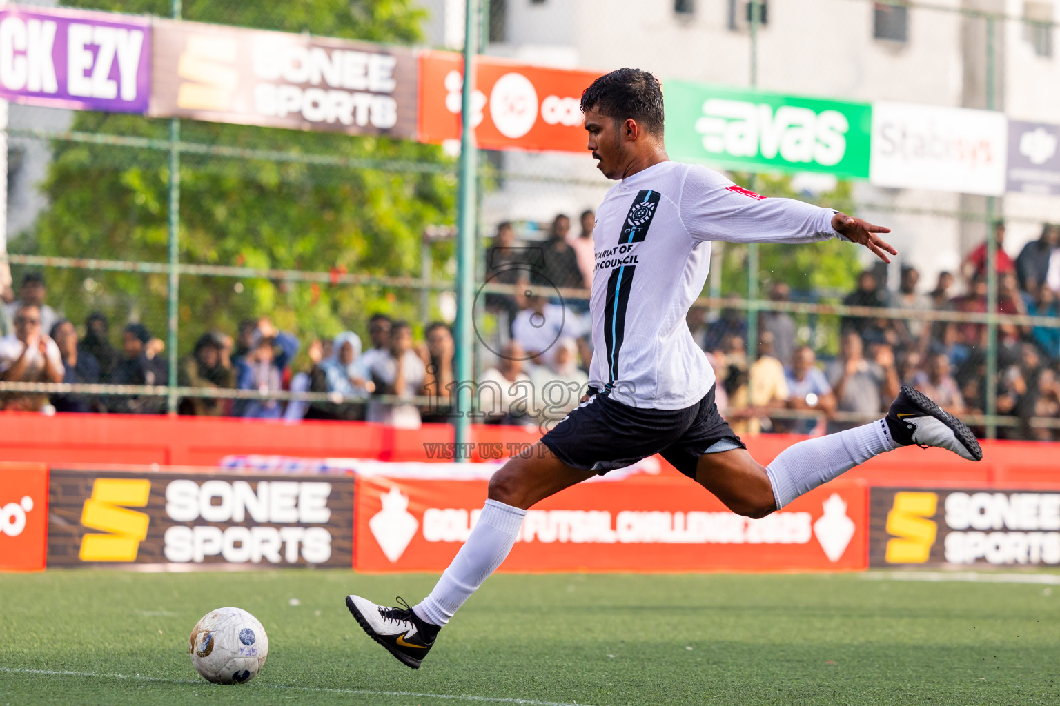 K Dhiffushi vs K Maafushi in Day 15 of Golden Futsal Challenge 2025 was held on Sunday, 19th January 2025, in Hulhumale', Maldives. Photos: Nausham Waheed / images.mv