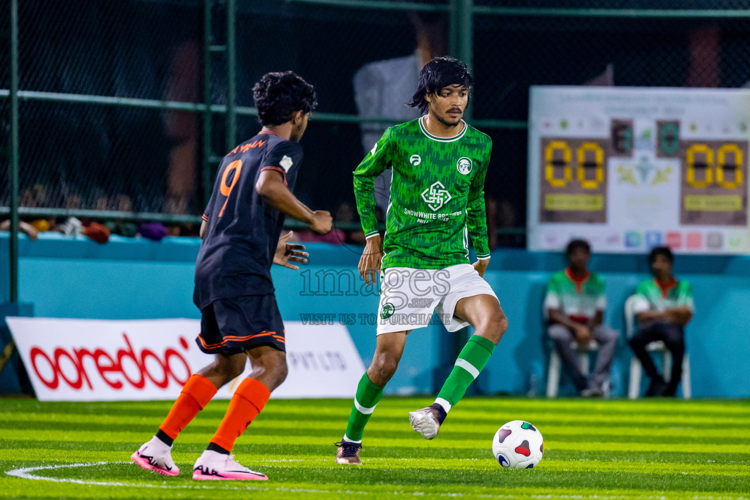 Dee Ess Kay vs FC Baaz in Day 1 of Laamehi Dhiggaru Ekuveri Futsal Challenge 2024 was held on Friday, 26th July 2024, at Dhiggaru Futsal Ground, Dhiggaru, Maldives Photos: Nausham Waheed / images.mv