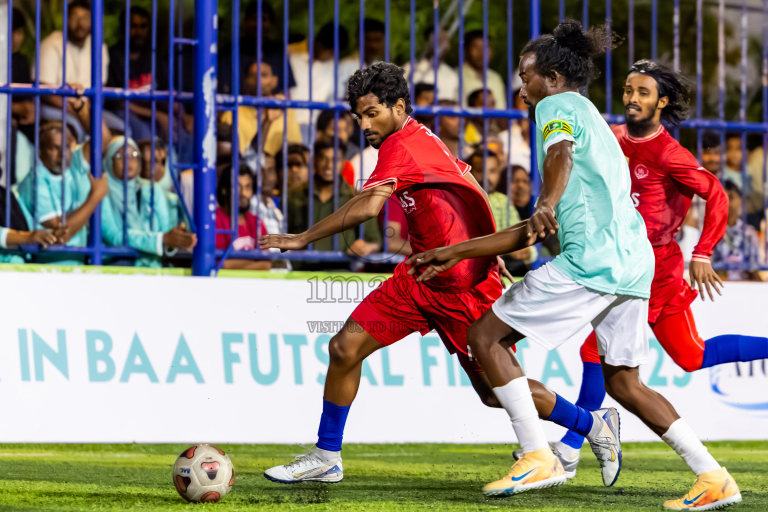 Dhonfan vs Eydhafushi in Day 4 of Better in Baa Futsal Fiesta 2025 Men's division held in B. Eydhafushi, Maldives on Saturday, 8th November 2025. Photos: Nausham Waheed / images.mv