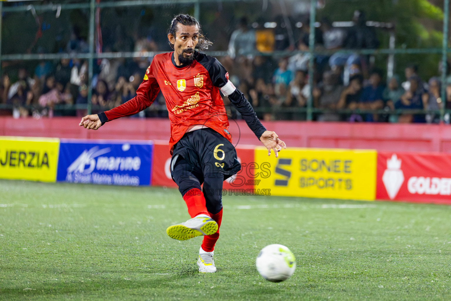 L. Gan VS Th. Omadhoo on Day 35 of Golden Futsal Challenge 2024 was held on Tuesday, 20th February 2024, in Hulhumale', Maldives 
Photos: Hassan Simah, / images.mv