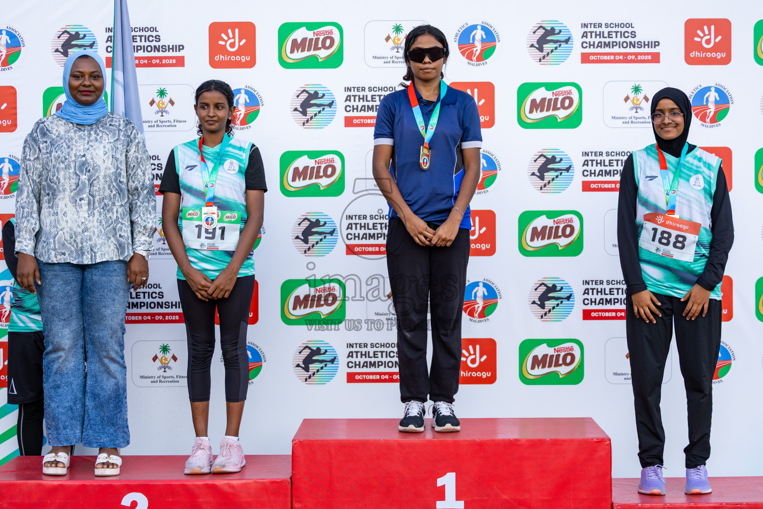 Day 4 of Inter-school Athletics Championship 2025 held in Ekuveni Synthetic Track, Male', Maldives on Thursday, 09th October 2025. Photos by: Raaif Yoosuf / Images.mv
