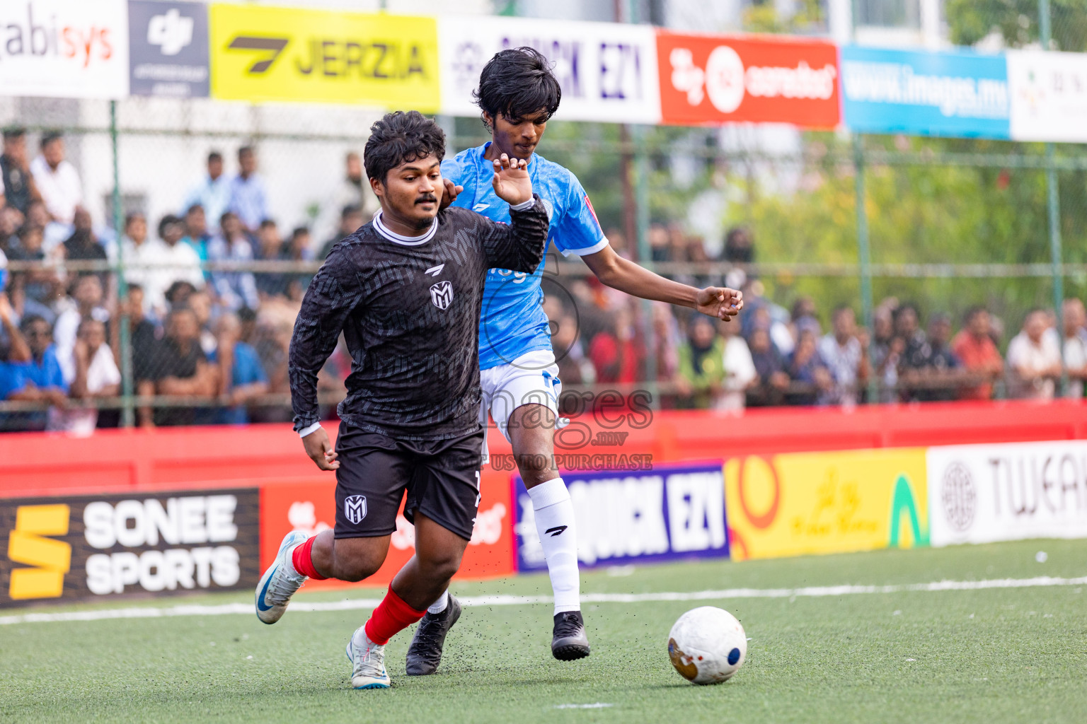 Dh Bandidhoo vs Dh. Maaenboodhoo in Day 13 of Golden Futsal Challenge 2025 was held on Friday, 17th January 2025, in Hulhumale', Maldives Photos: Hassan Simah / images.mv