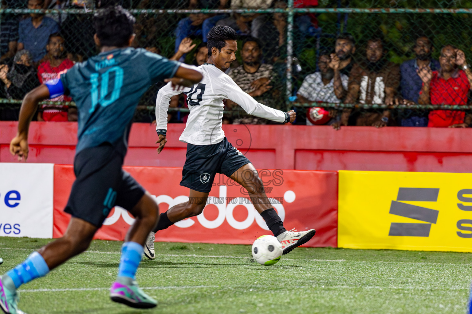 R. Dhuvaafaru VS Sh. Feydhoo on Day 33 of Golden Futsal Challenge 2024, held on Sunday, 18th February 2024, in Hulhumale', Maldives Photos: Hassan Simah / images.mv