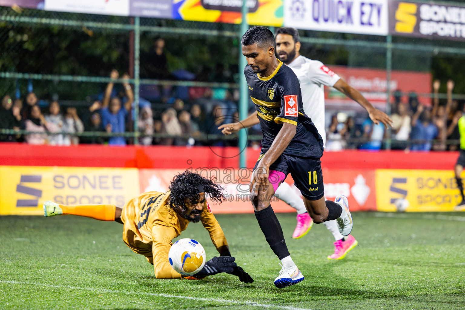 HA Utheem VS HA Ihavandhoo in Day 9 of Golden Futsal Challenge 2025 was held on Monday, 13th January 2025, in Hulhumale', Maldives Photos: Nausham Waheed , Ismail Thoriq / images.mv