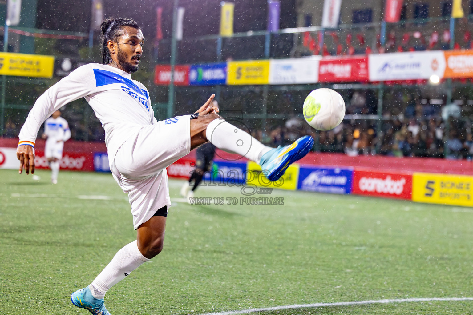 S. Hithadhoo VS ADh. Maamigili in Round of 16 on Day 40 of Golden Futsal Challenge 2024 which was held on Tuesday, 27th February 2024, in Hulhumale', Maldives Photos: Hassan Simah / images.mv