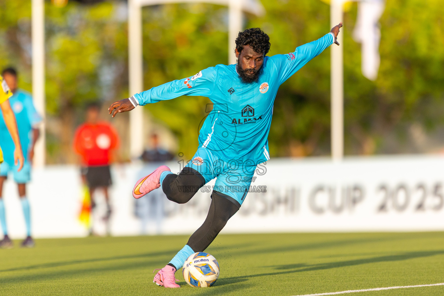 Vela Sports Club vs Irumathi FC in Day 1 of Eydhafushi Cup 2025 held in Eydhafushi Football Stadium at B. Eydhafushi, Maldives on Friday, 5th September 2025. Photos: Mohamed Mahfouz Moosa / images.mv