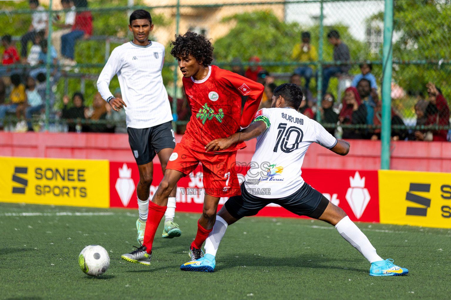 Th. Buruni vs Th. Gaadhiffushi in Day 6 of Golden Futsal Challenge 2024 was held on Saturday, 20th January 2024, in Hulhumale', Maldives 
Photos: Hassan Simah / images.mv