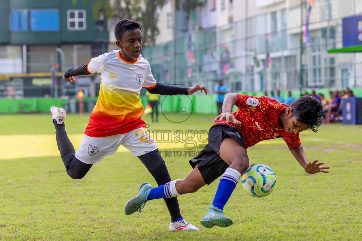 Club Eagles vs Super United Sports (U12) in Day 4 of Dhivehi Youth League 2024 held at Henveiru Stadium on Thursday, 28th November 2024. Photos: Shuu Abdul Sattar/ Images.mv