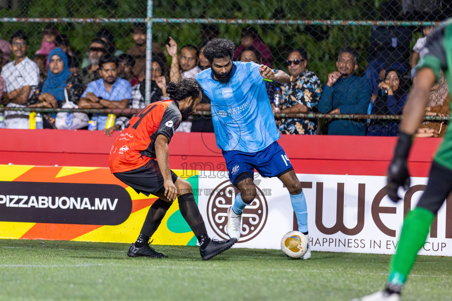 M Dhiggaru vs M Mulak in Day 12 of Golden Futsal Challenge 2025 was held on Thursday, 16th January 2025, in Hulhumale', Maldives.
Photos: Hassan Simah / images.mv