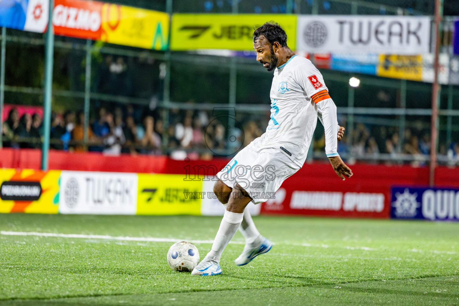 AA. Thoddoo VS ADh. Mahibadhoo in zone round on Day 32 of Golden Futsal Challenge 2025 was held on Wednesday , 5th February 2025, in Hulhumale', Maldives. 
Photos: Hassan Simah / images.mv
