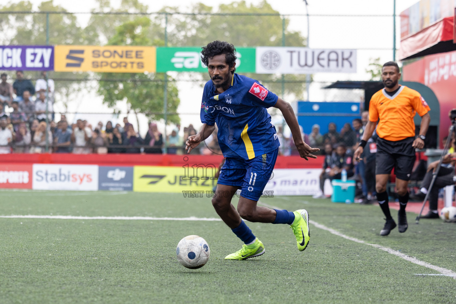 B Eydhafushi vs B Thulhaadhoo in Day 13 of Golden Futsal Challenge 2025 was held on Friday, 17th January 2025, in Hulhumale', Maldives 
Photos: Hassan Simah / images.mv
