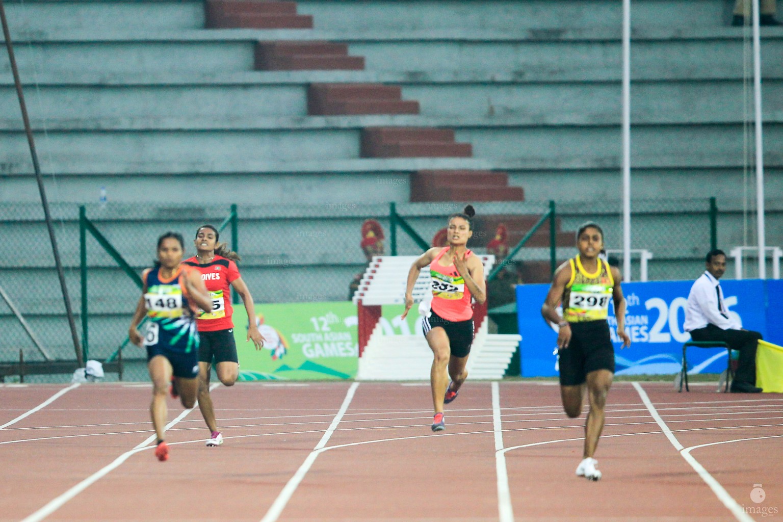 Aminath Nazra runs in the 200m heats in the South Asian Games in Guwahati, India, Thursday, February. 11, 2016. (Images.mv Photo/ Hussain Sinan).