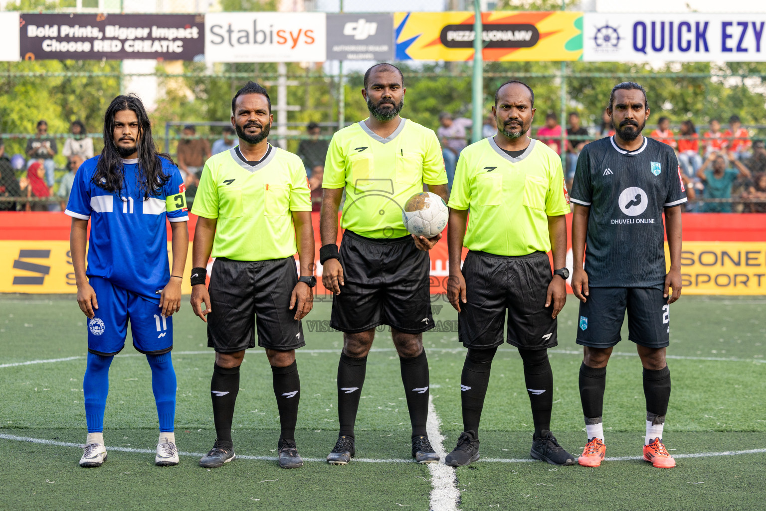 Th. Gaadhiffushi VS Th. Veymandoo in Day 14 of Golden Futsal Challenge 2025 was held on Saturday, 18th January 2025, in Hulhumale', Maldives. 
Photos: Hassan Simah / images.mv